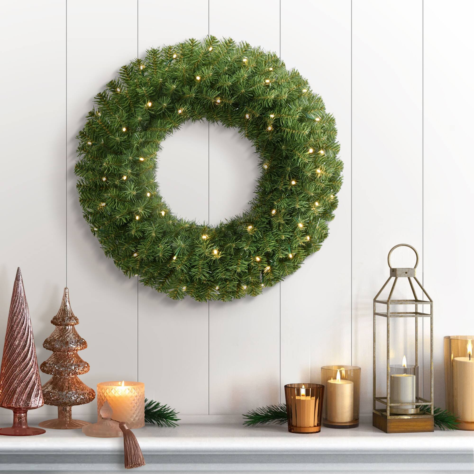 24" Pre-Lit Artificial Christmas Battery-Operated Wreath